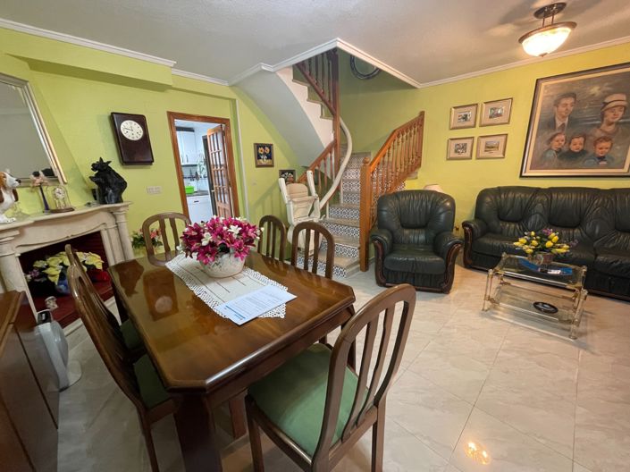 Image No.9-5 Bed Property for sale