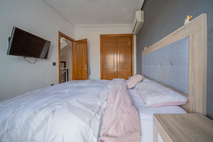 Image No.17-3 Bed Property for sale