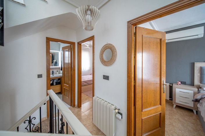 Image No.18-3 Bed Property for sale