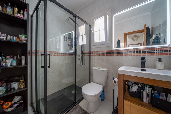 Image No.19-3 Bed Property for sale