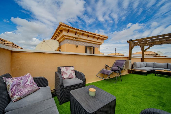 Image No.27-3 Bed Property for sale