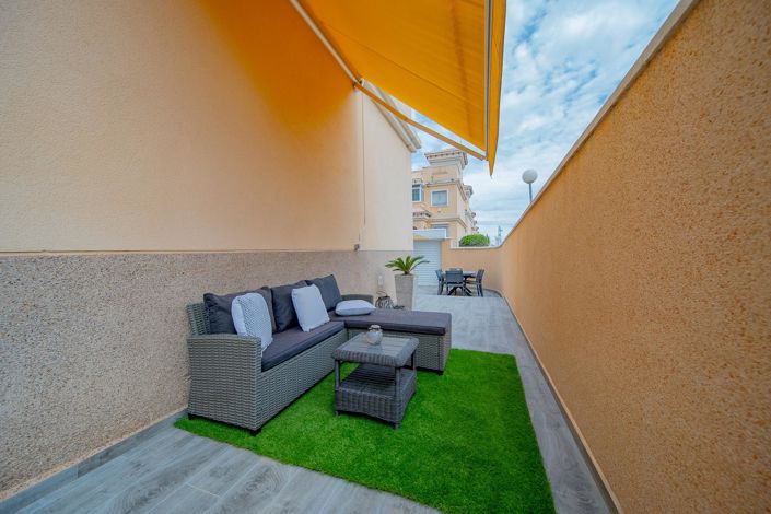 Image No.37-3 Bed Property for sale