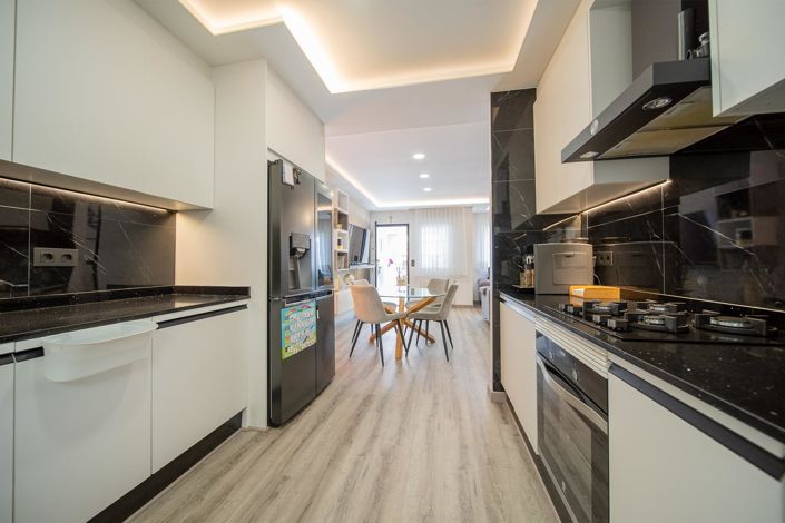 Image No.7-3 Bed Property for sale