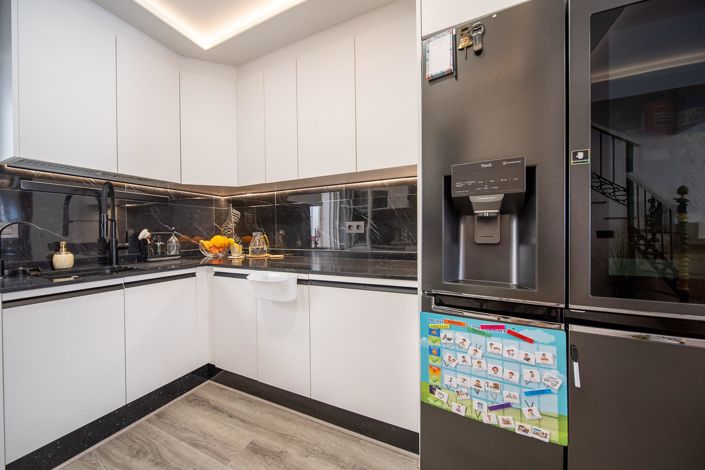 Image No.8-3 Bed Property for sale