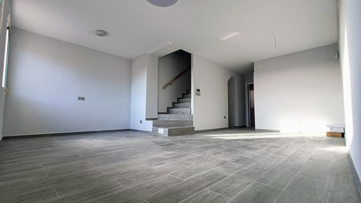 Image No.4-2 Bed Property for sale