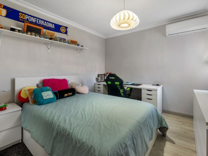 Image No.13-3 Bed Property for sale