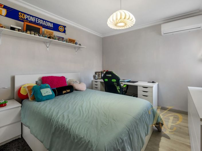 Image No.13-3 Bed Property for sale