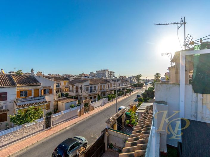 Image No.20-3 Bed Property for sale