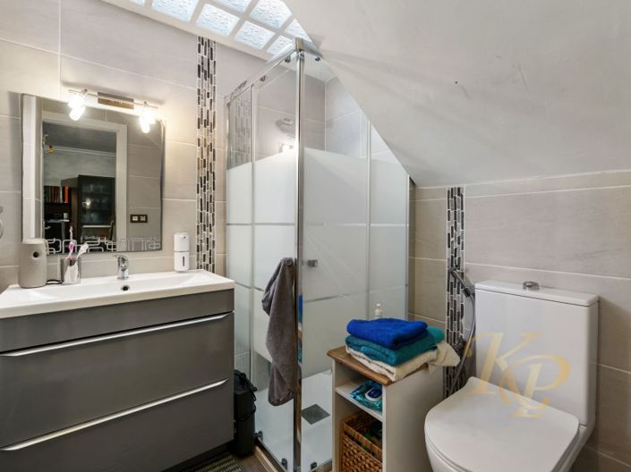 Image No.9-3 Bed Property for sale