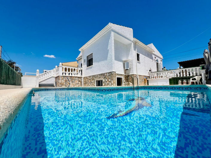 Image No.12-2 Bed Property for sale