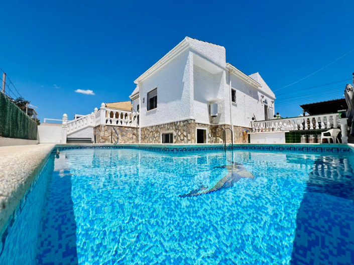 Image No.13-2 Bed Property for sale