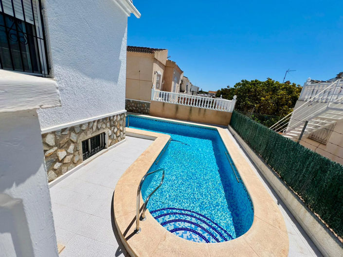 Image No.16-2 Bed Property for sale