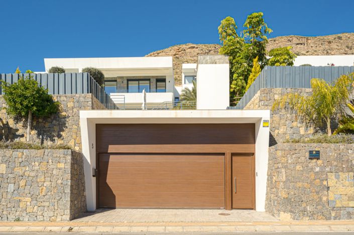 Image No.1-5 Bed Villa for sale