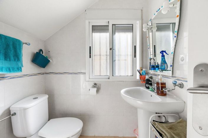 Image No.13-3 Bed Property for sale