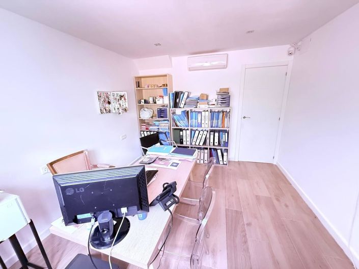 Image No.12-3 Bed Property for sale