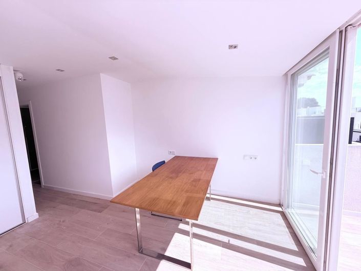 Image No.17-3 Bed Property for sale