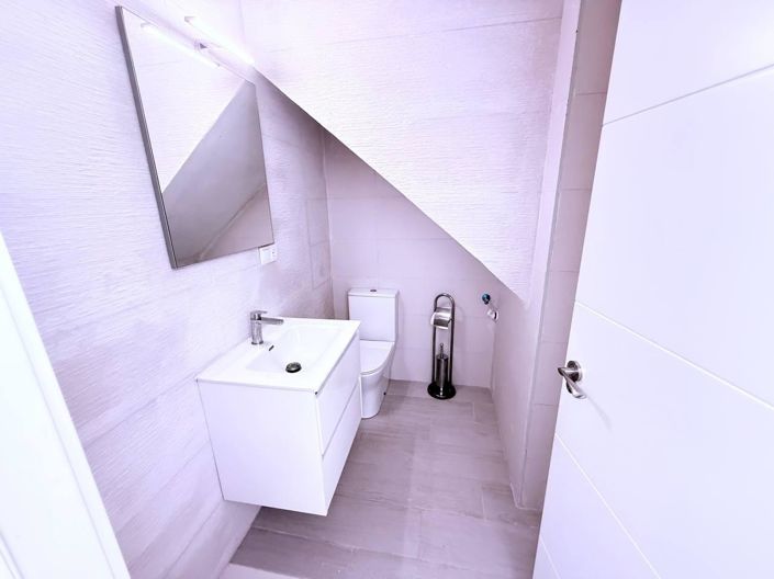 Image No.8-3 Bed Property for sale