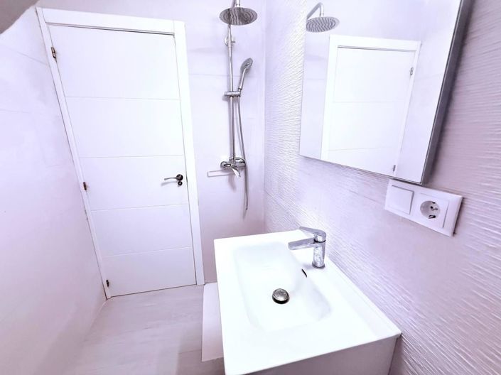 Image No.9-3 Bed Property for sale