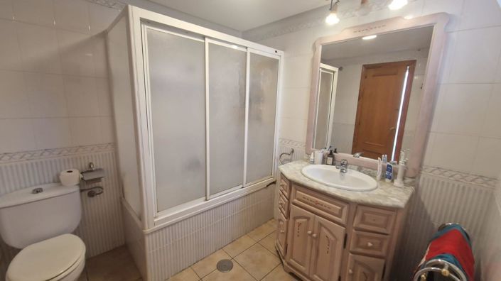 Image No.24-3 Bed Property for sale