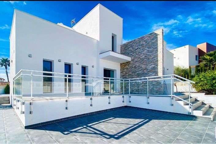 Image No.1-4 Bed Villa for sale