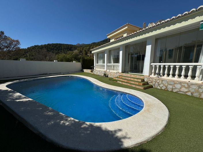 Image No.1-4 Bed Villa for sale