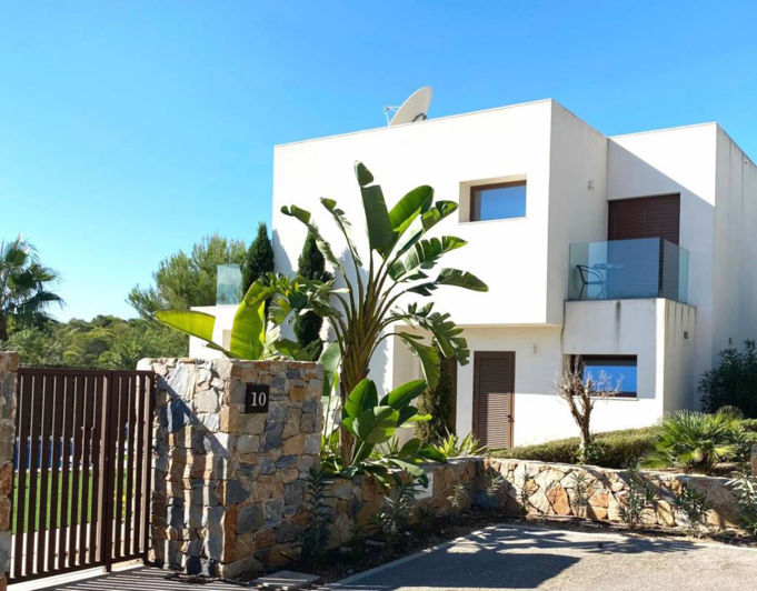 Image No.1-3 Bed Villa for sale