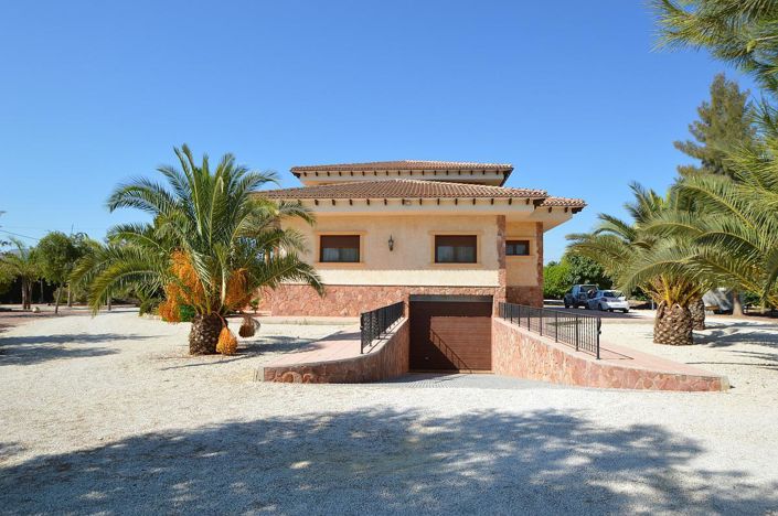 Image No.1-7 Bed Villa for sale