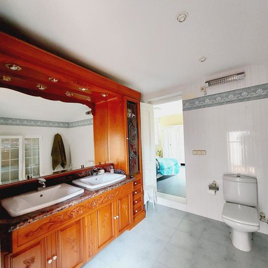 Image No.40-7 Bed Villa for sale