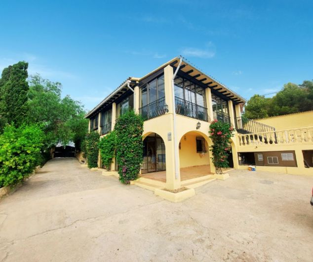 Image No.1-4 Bed Villa for sale