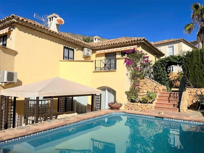 Image No.1-4 Bed Villa for sale