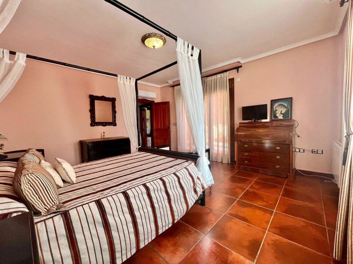 Image No.33-4 Bed Villa for sale