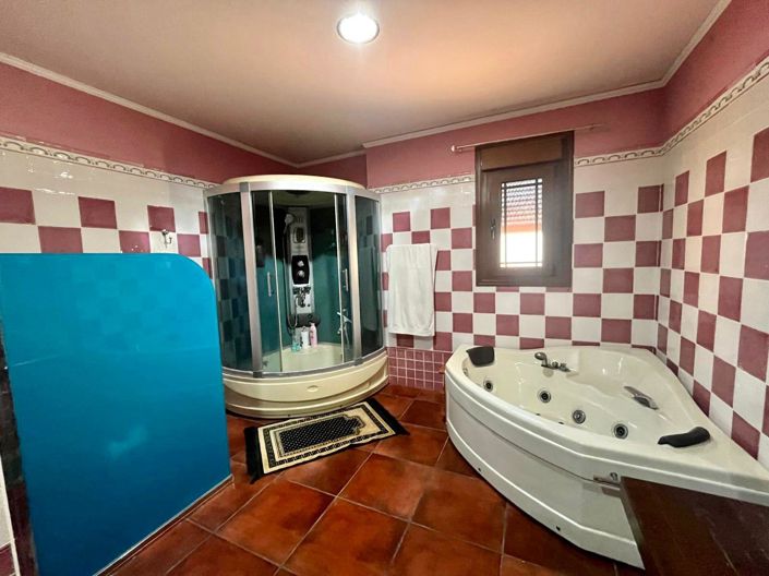 Image No.37-4 Bed Villa for sale