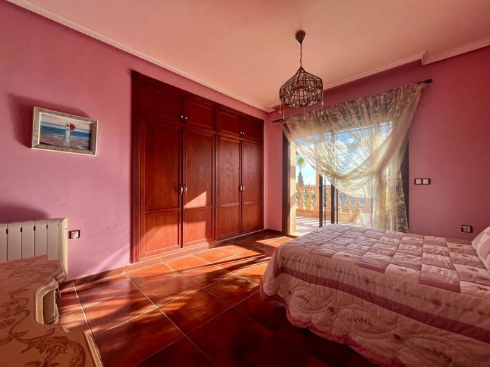 Image No.41-4 Bed Villa for sale