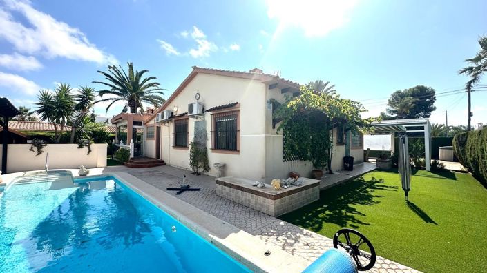 Image No.1-3 Bed Villa for sale