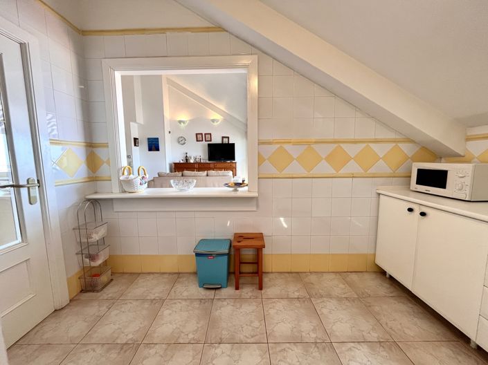 Image No.11-3 Bed Apartment for sale