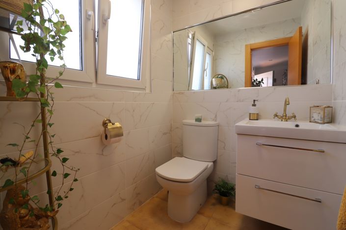 Image No.10-3 Bed Property for sale