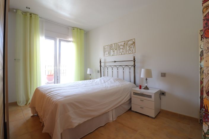 Image No.12-3 Bed Property for sale