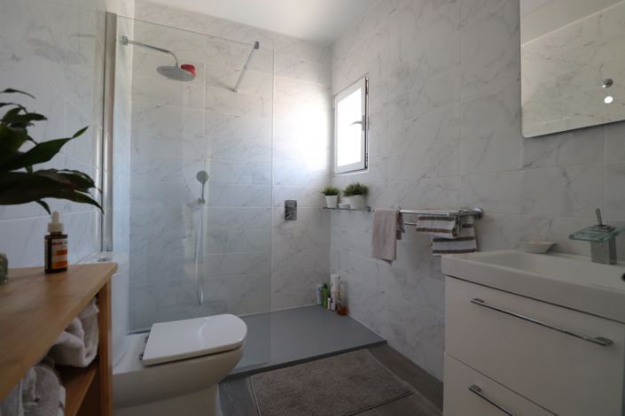 Image No.16-3 Bed Property for sale