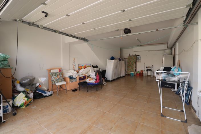 Image No.26-3 Bed Property for sale