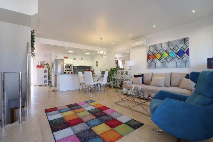 Image No.3-3 Bed Property for sale