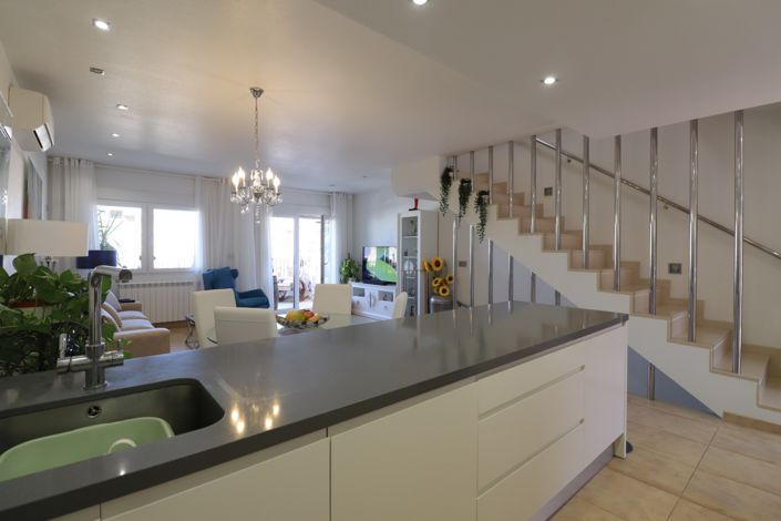 Image No.9-3 Bed Property for sale