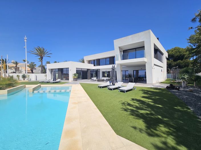 Image No.2-Villa de 5 chambres à vendre à Cabo Roig
