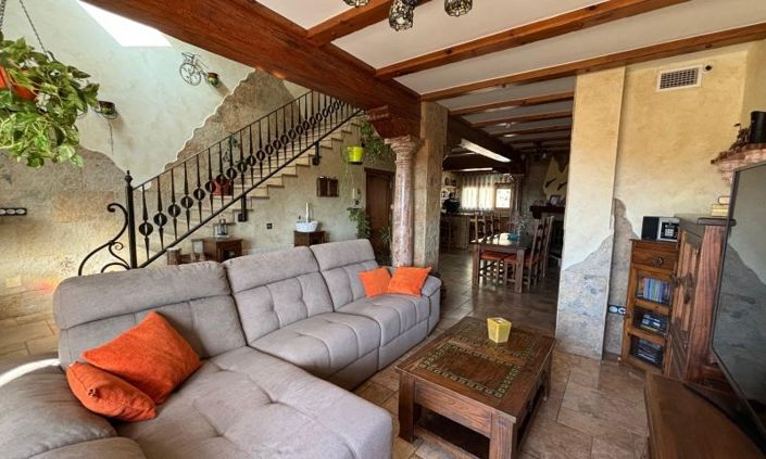 Image No.20-8 Bed Villa for sale