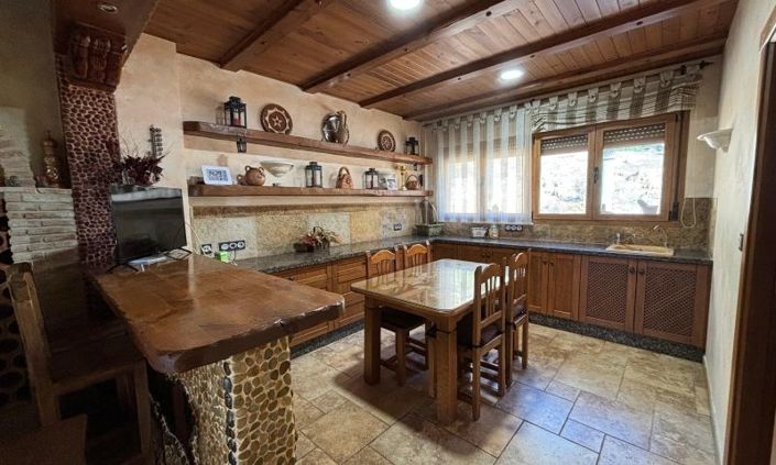 Image No.21-8 Bed Villa for sale