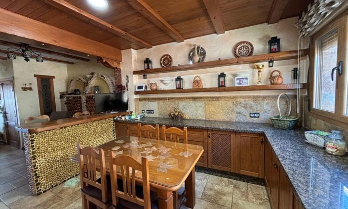 Image No.27-8 Bed Villa for sale