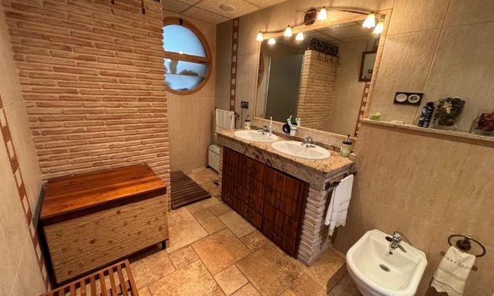 Image No.35-8 Bed Villa for sale