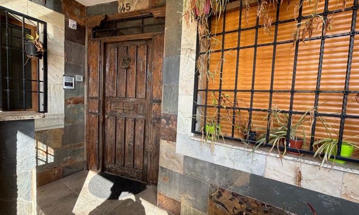 Image No.9-8 Bed Villa for sale