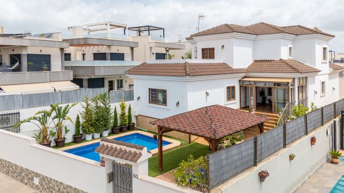 Image No.1-4 Bed Villa for sale