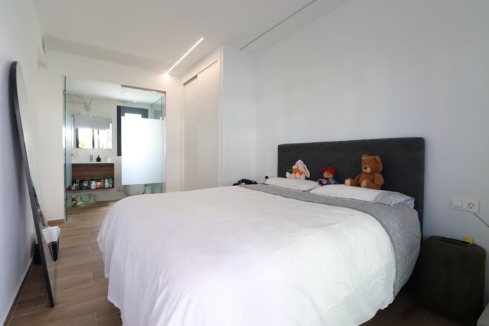 Image No.12-2 Bed Apartment for sale