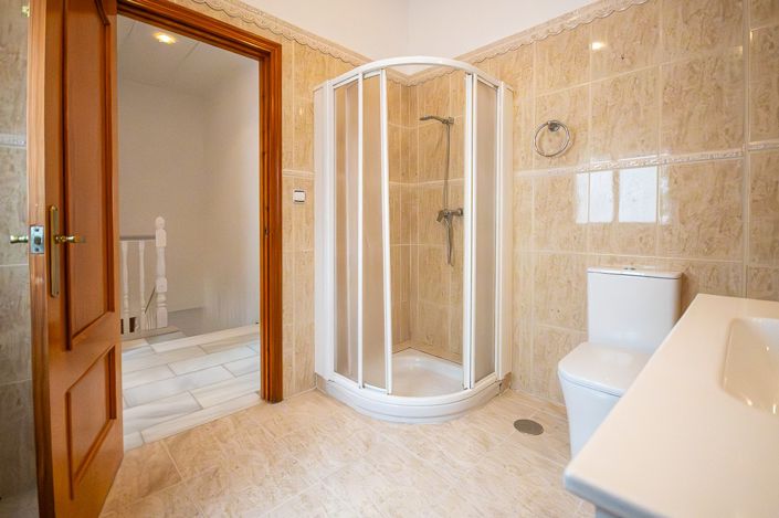 Image No.29-5 Bed Villa for sale